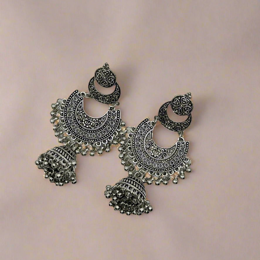 Round tassel drop earring