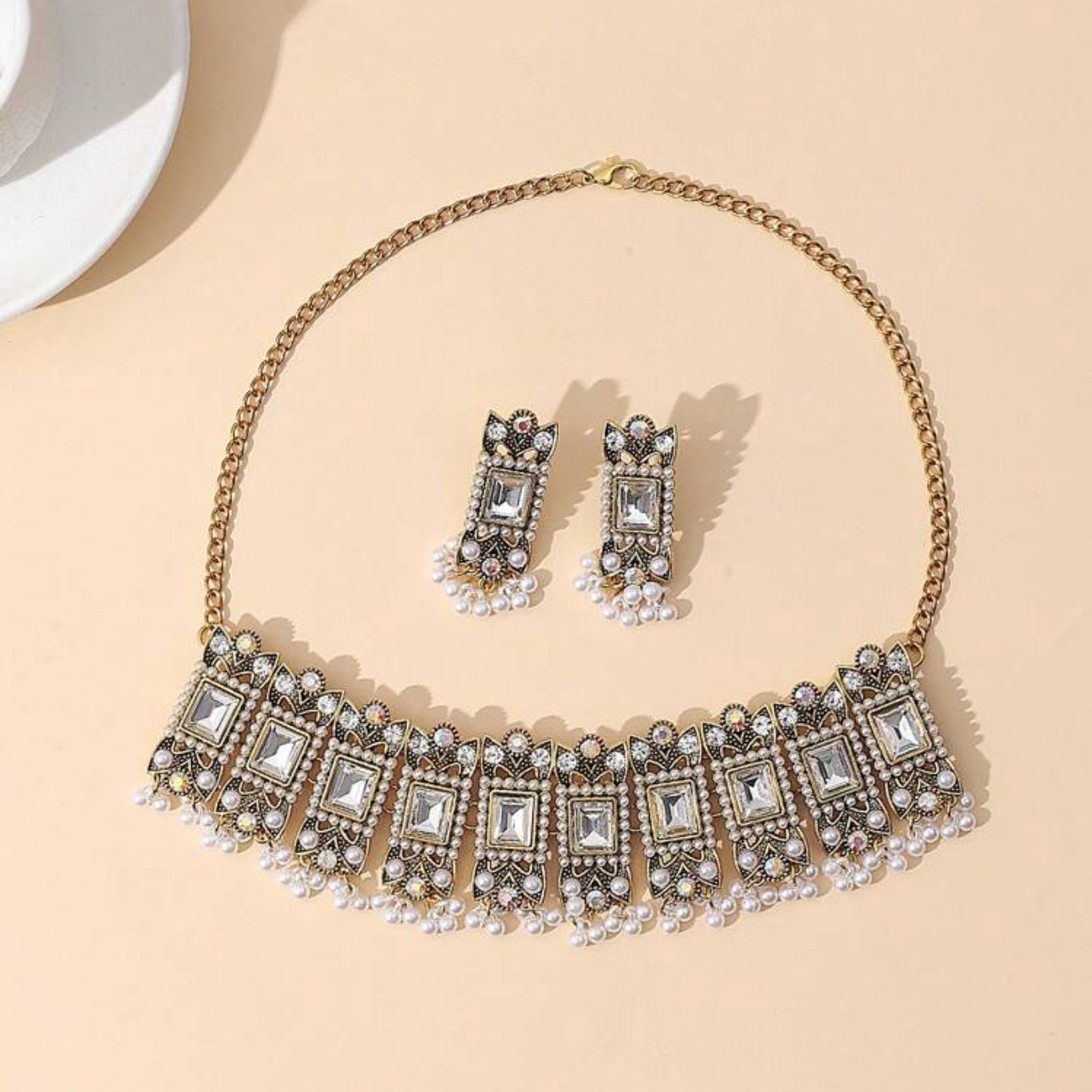 Vintage-inspired Set